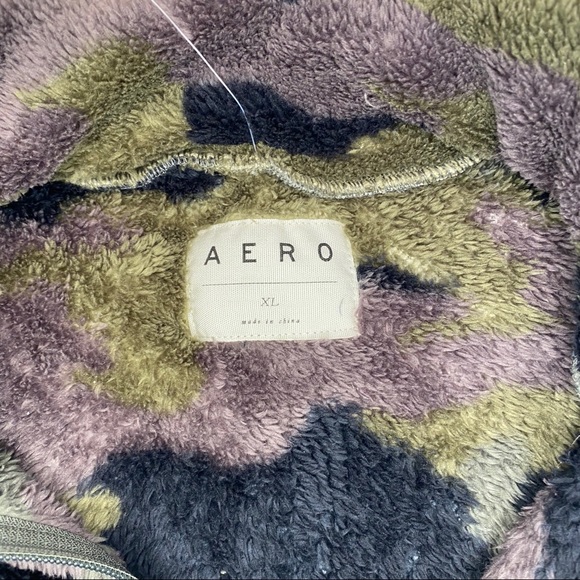 NWT - Aero Sherpa Pullover - Picture 5 of 5